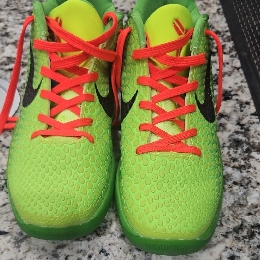 Nike KOBE grinch